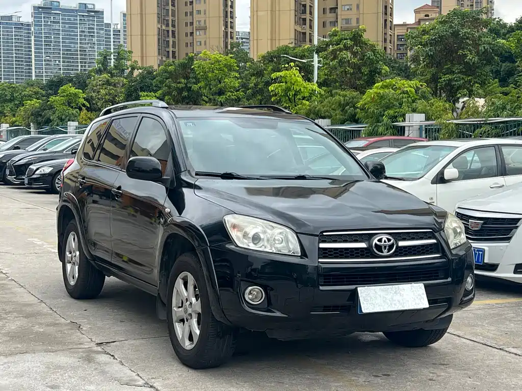 Toyota RAV4 2010 2.4L AT Luxury