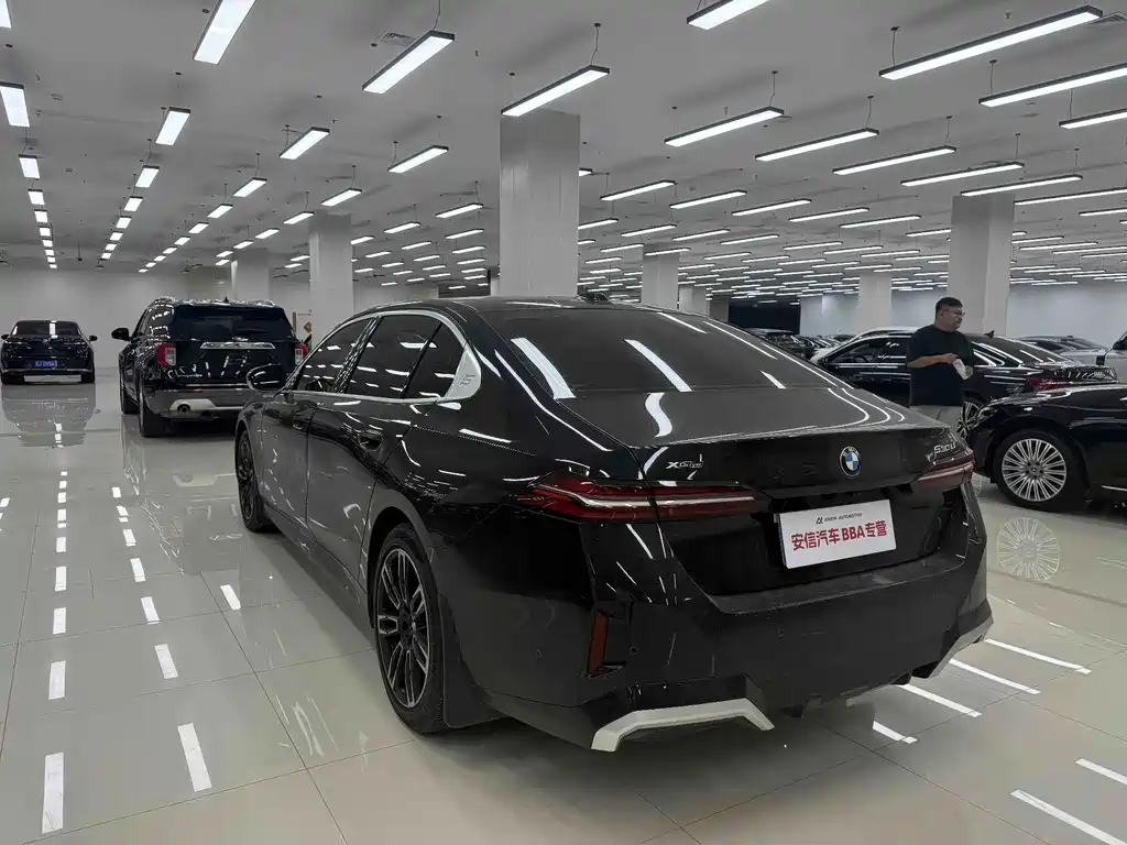 BMW 5 Series — миниатюра 5