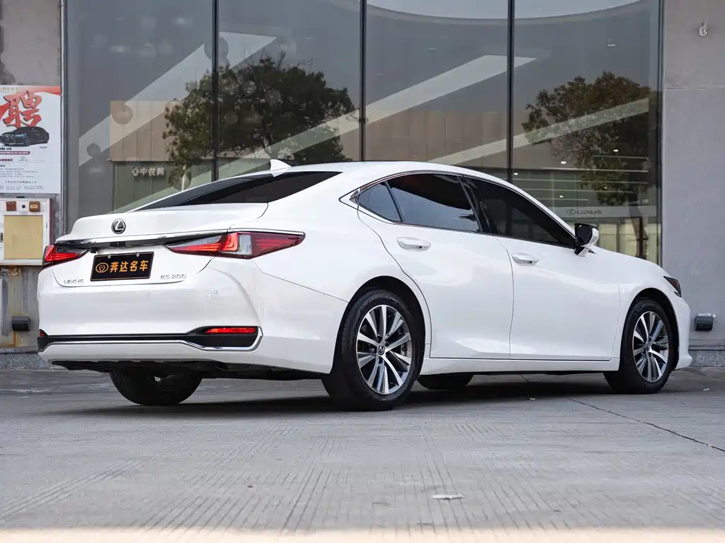 Lexus ES — миниатюра 3