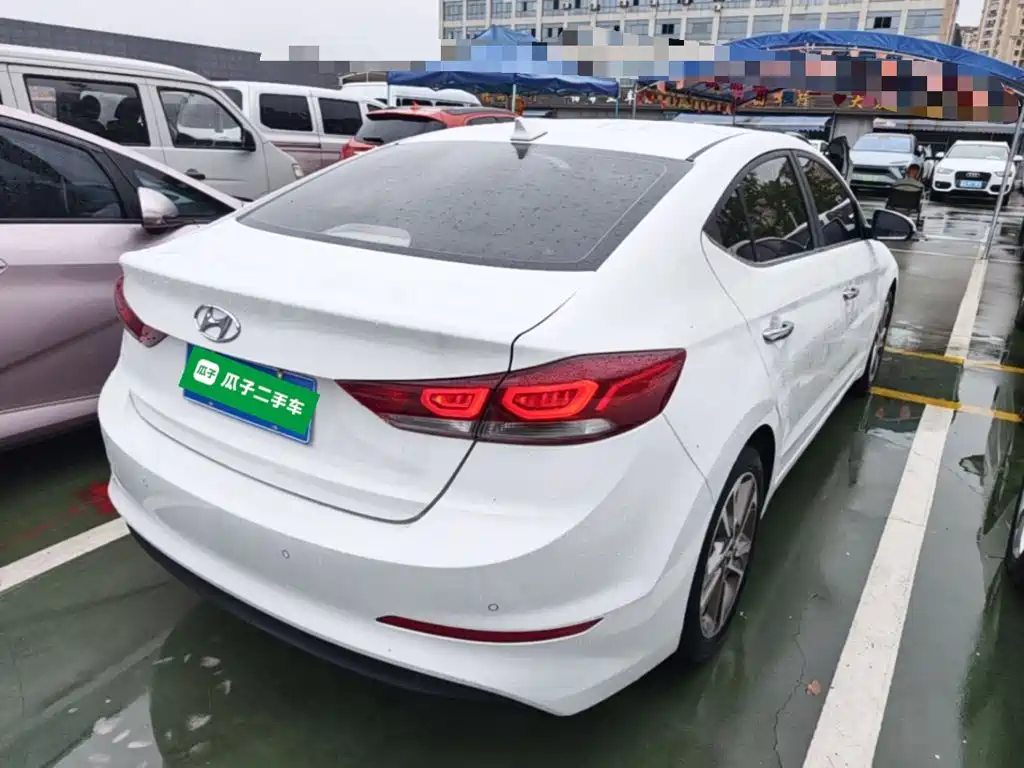 Hyundai Elantra — миниатюра 7