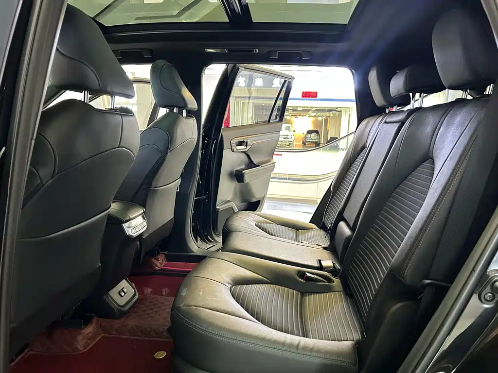 Toyota Crown Kluger — миниатюра 6