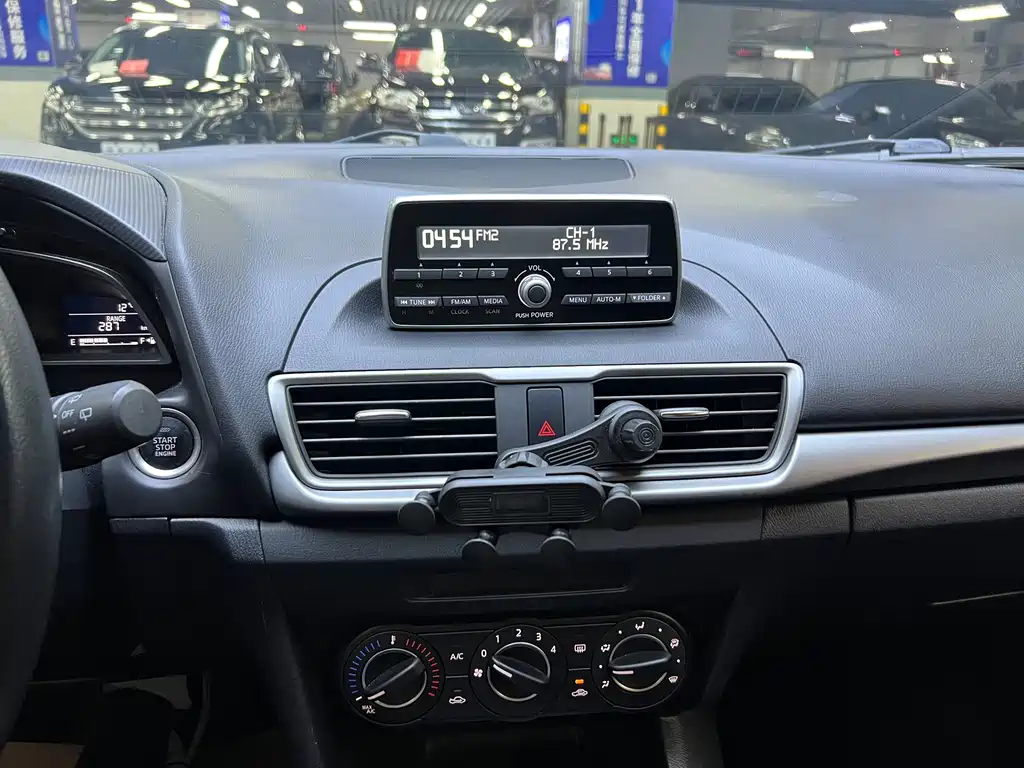 Mazda 3 Axela — миниатюра 8