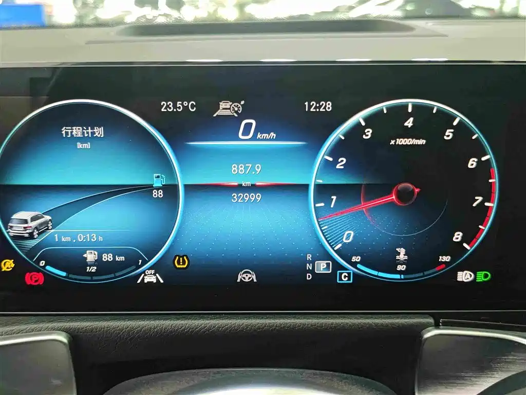 Mercedes-Benz GLB — миниатюра 18