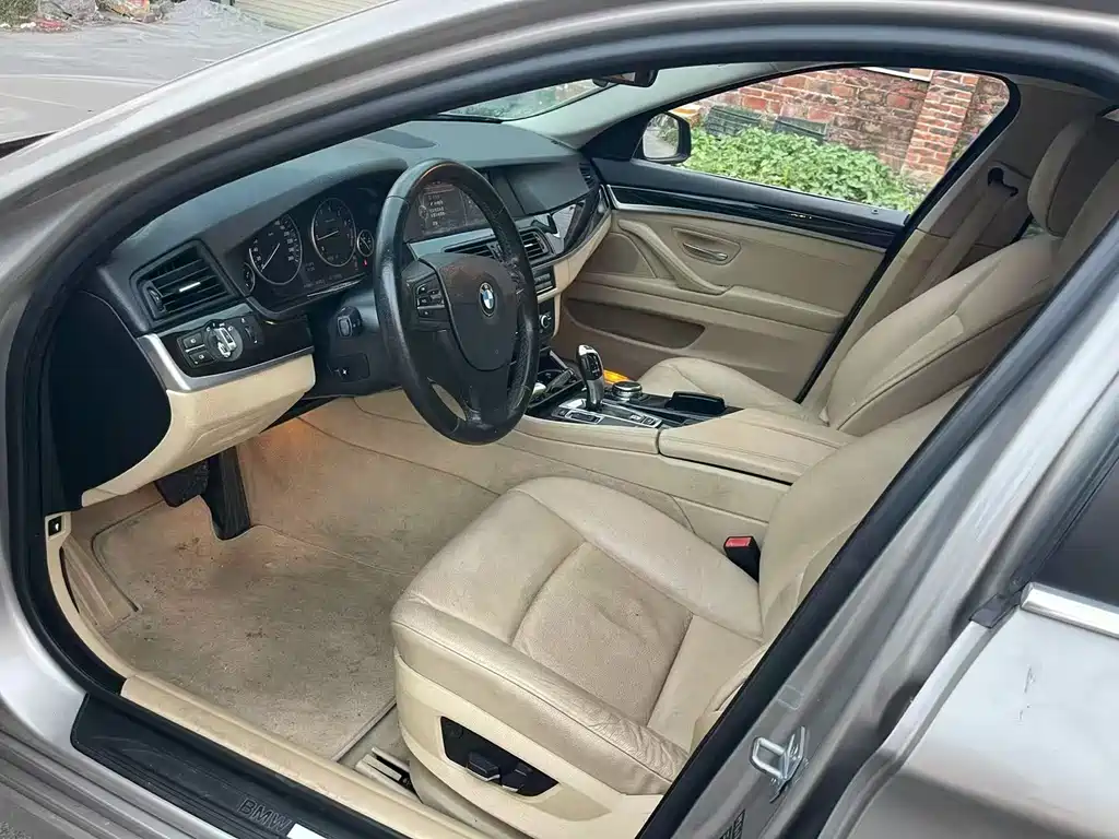 BMW 5 Series — миниатюра 7