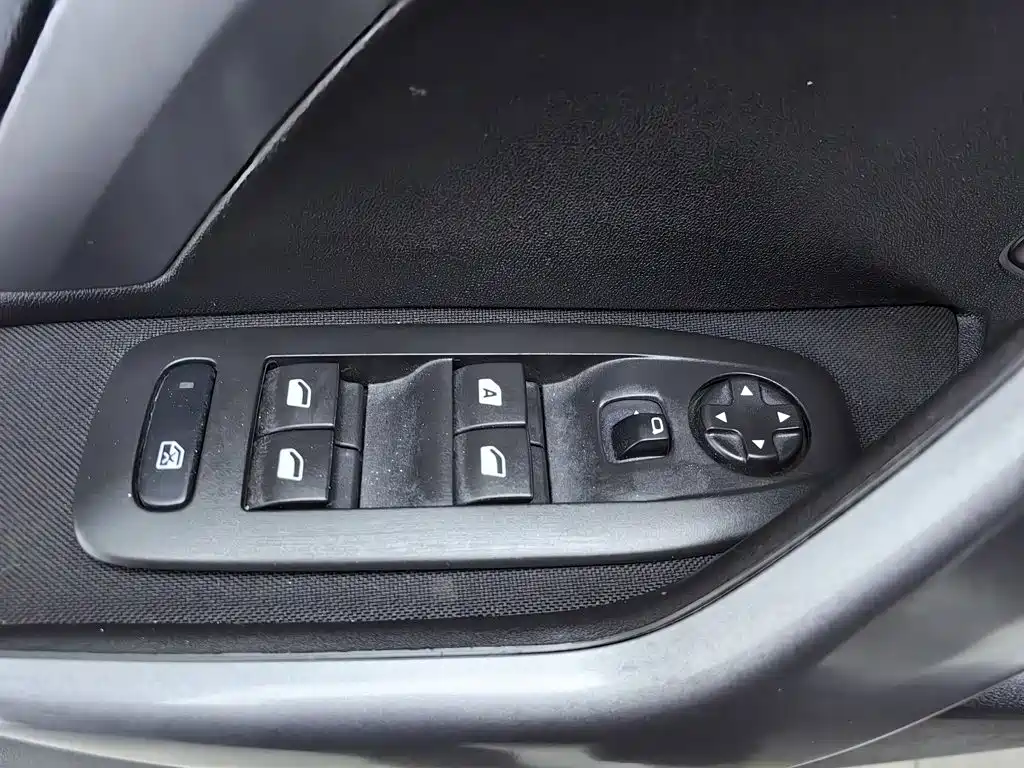 Peugeot 2008 — миниатюра 9