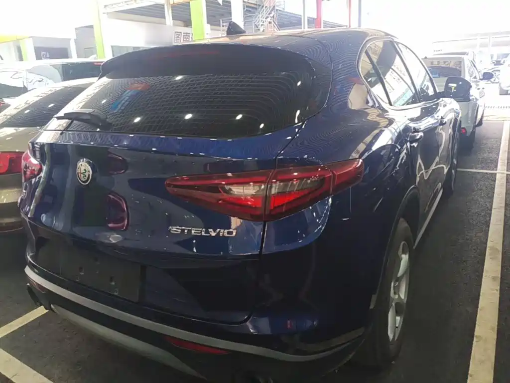 Alfa Romeo Stelvio — миниатюра 7