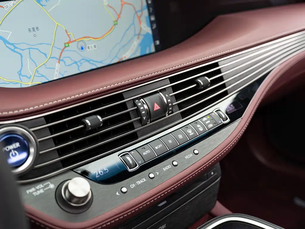Lexus LS — миниатюра 17