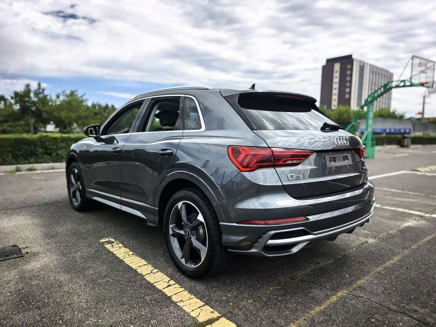 Audi Q3 1.4 л 2022 г. Серебристо-серый, пробег 35000 км