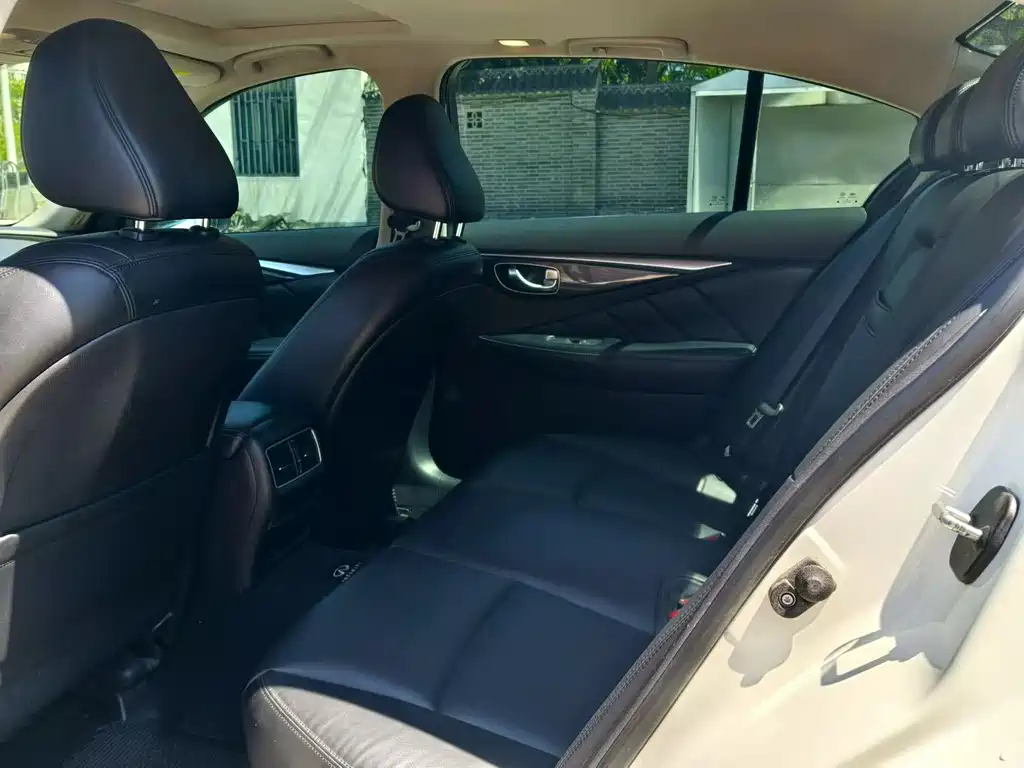 Infiniti Q50L 2016 2.0T Comfort
