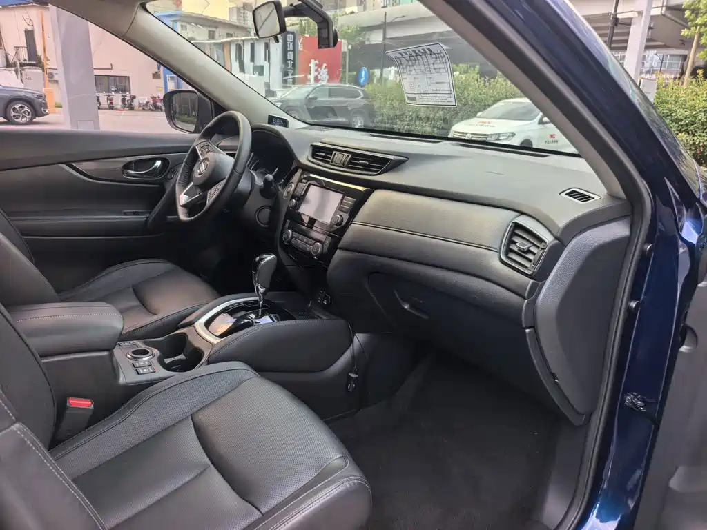Nissan X-Trail — миниатюра 18
