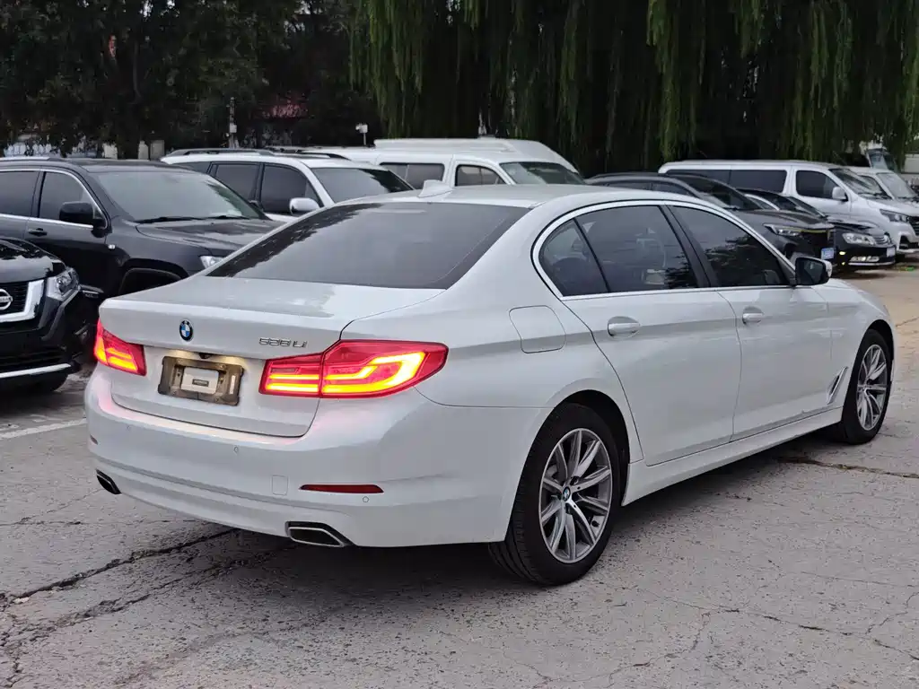 BMW 5 Series — миниатюра 5
