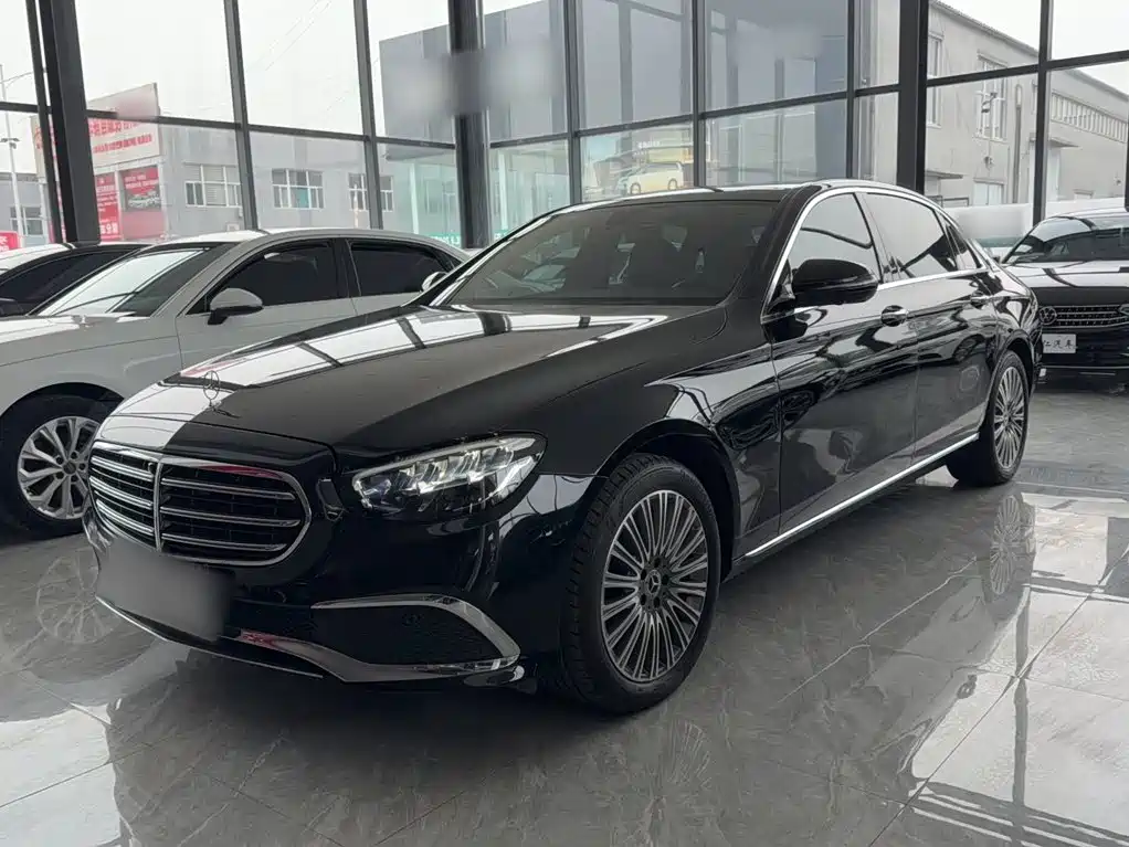 Mercedes-Benz E-Class — миниатюра 8