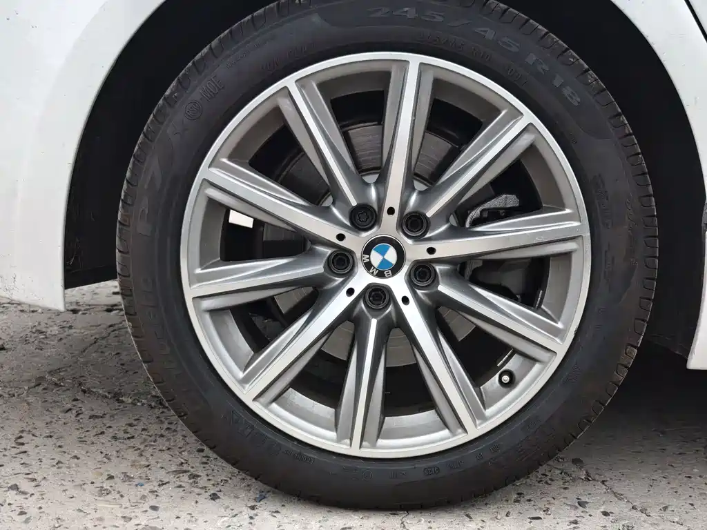 BMW 5 Series — миниатюра 21