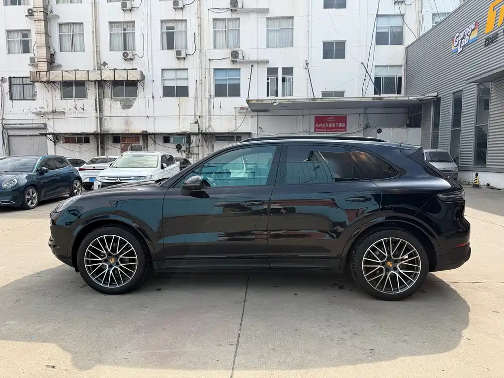 Porsche Cayenne — миниатюра 6