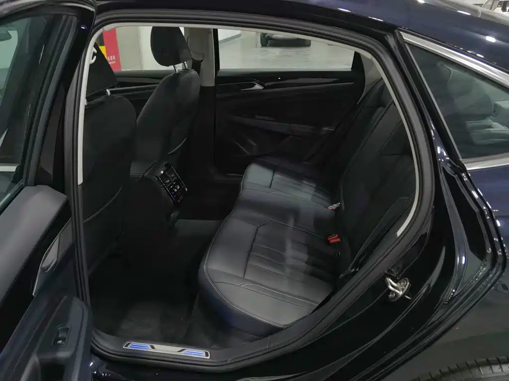 Volkswagen Passat PHEV — миниатюра 15