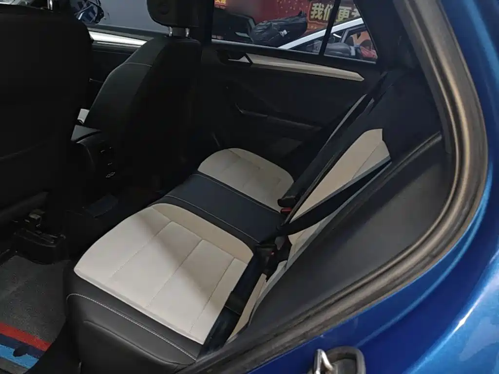 Volkswagen T-Roc — миниатюра 17