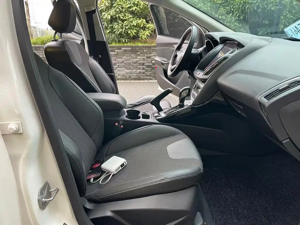Ford Focus — миниатюра 8