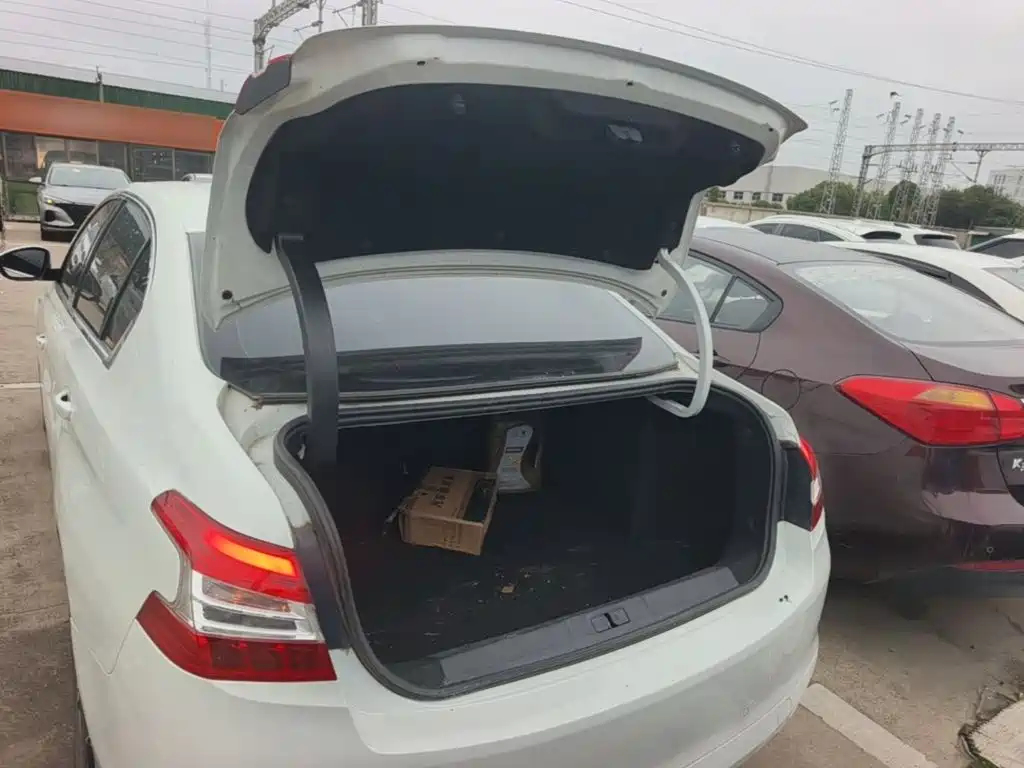 Peugeot 408 — миниатюра 19