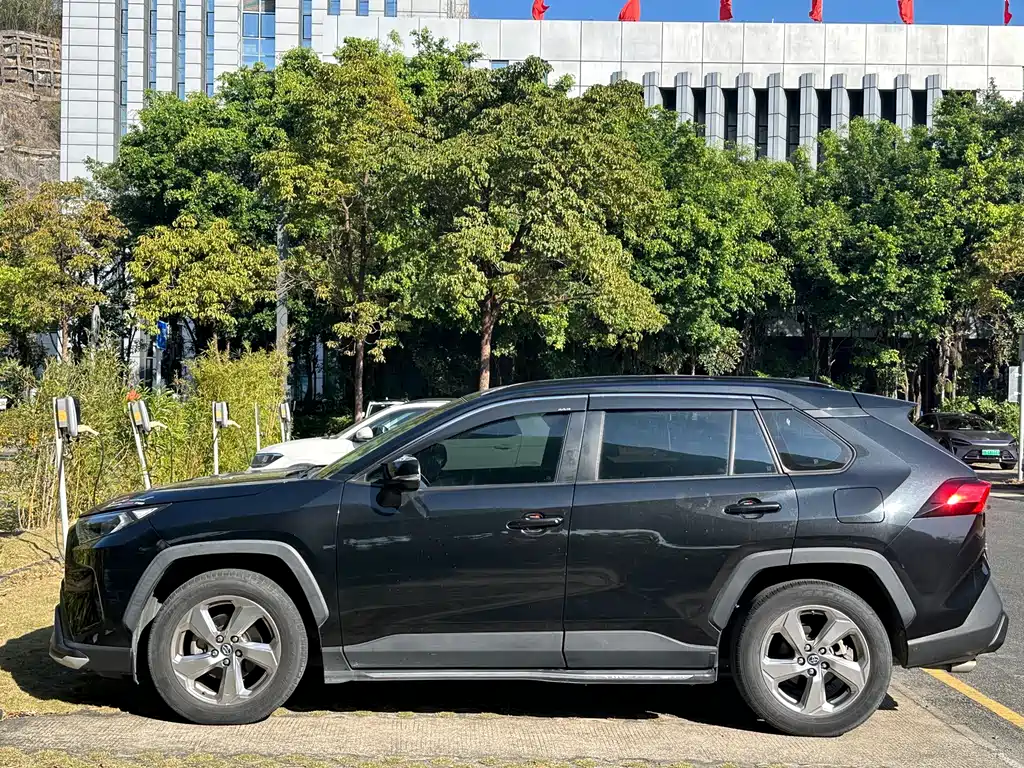 TOYOTA RAV4 RONGFANG