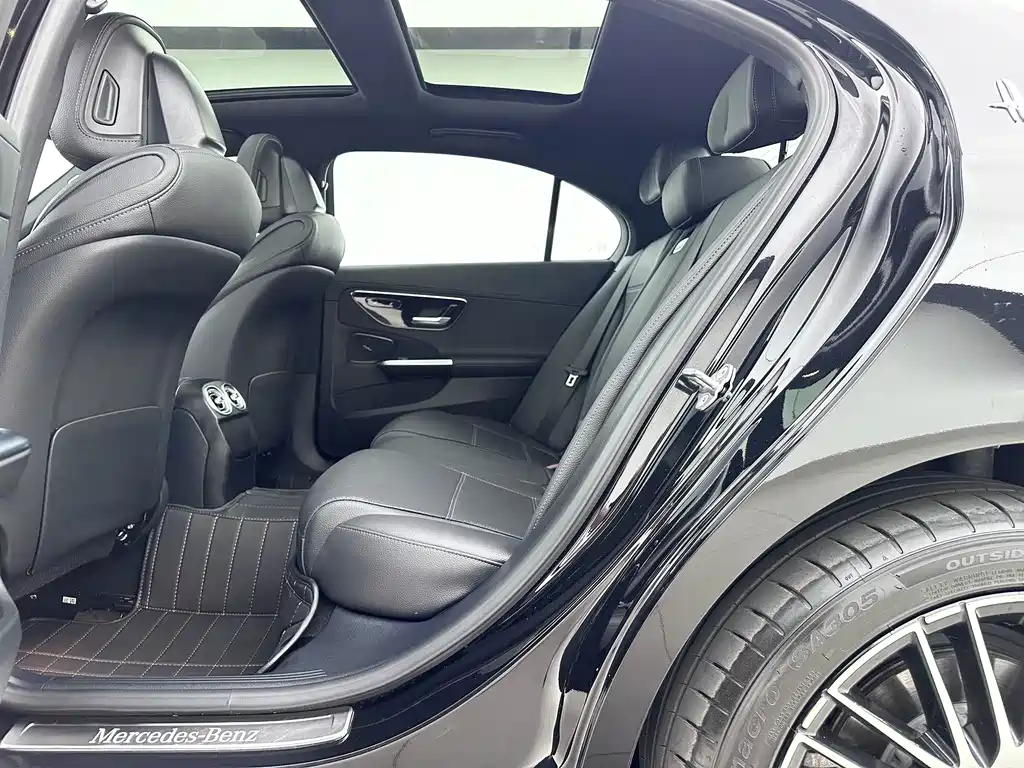 Mercedes-Benz C-Class — миниатюра 8