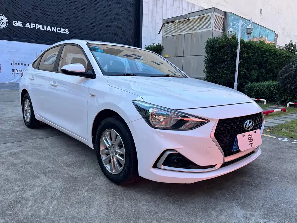 Hyundai Elantra — миниатюра 3