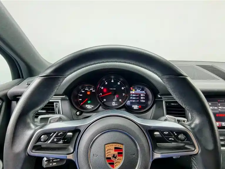 Porsche Macan — миниатюра 11