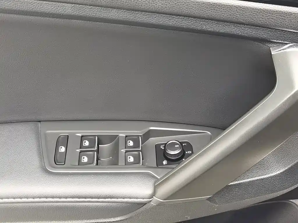 Volkswagen Tiguan L — миниатюра 9