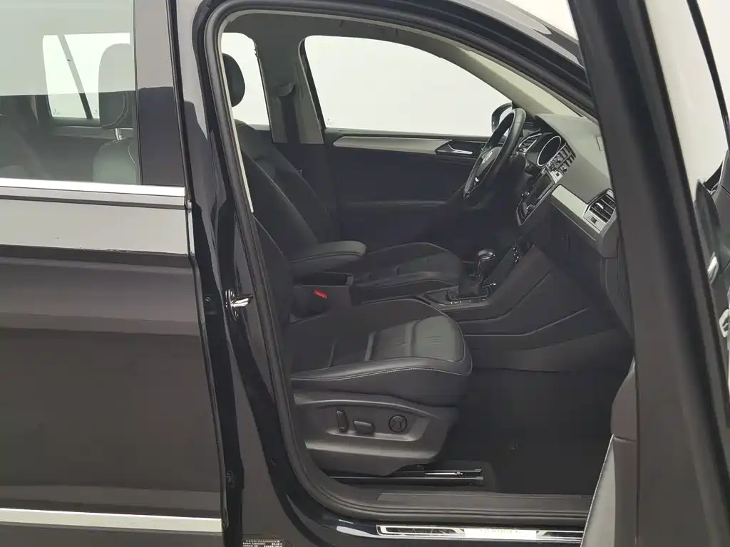 Volkswagen Tiguan L — миниатюра 23