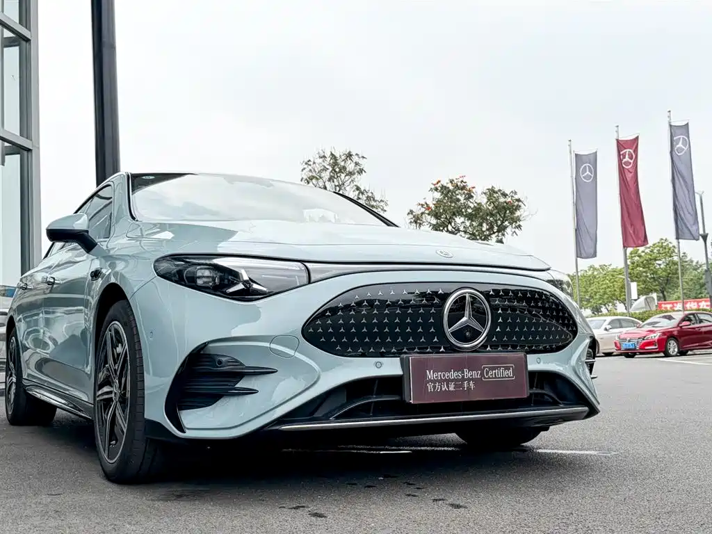 Mercedes-Benz CLA 2025 300L