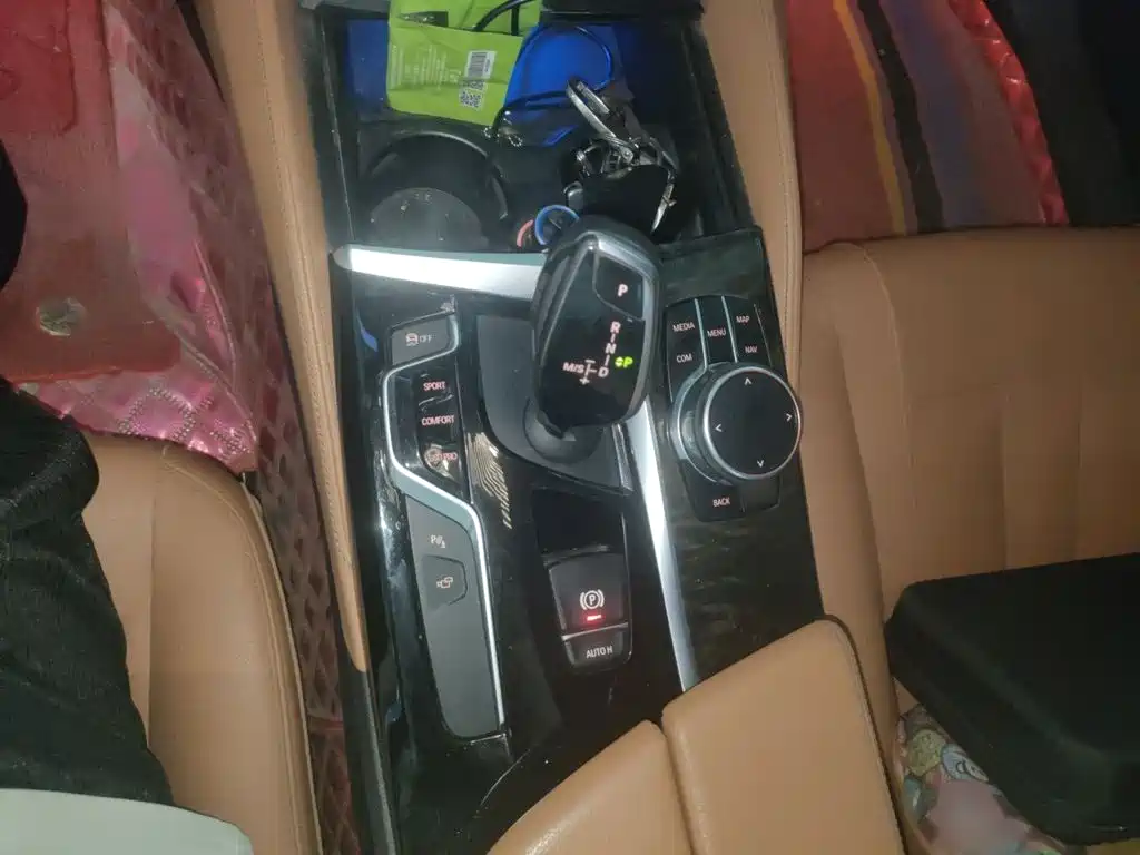 BMW 5 Series — миниатюра 7