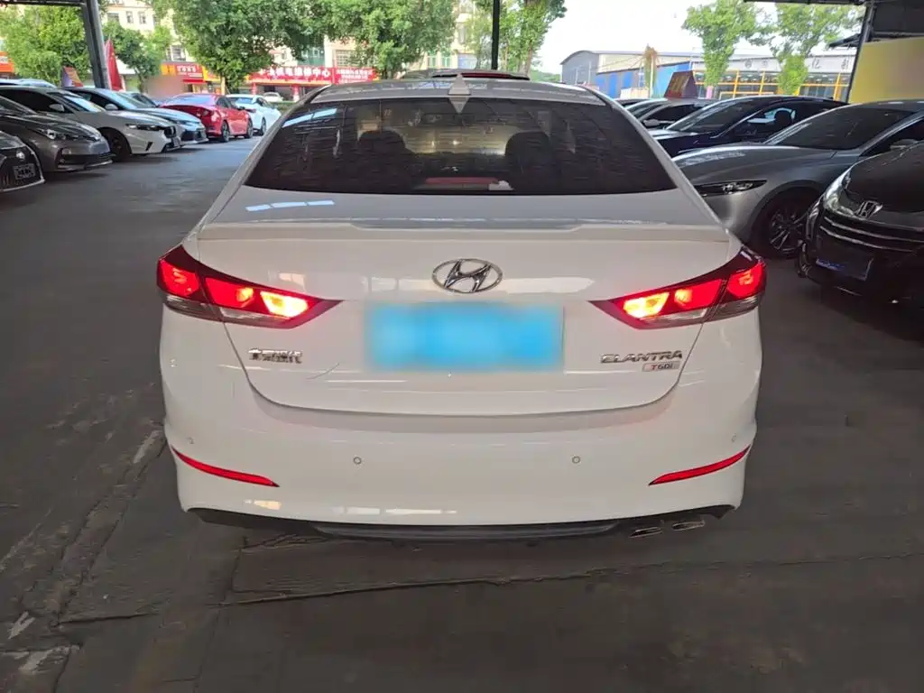 Hyundai Elantra — миниатюра 6