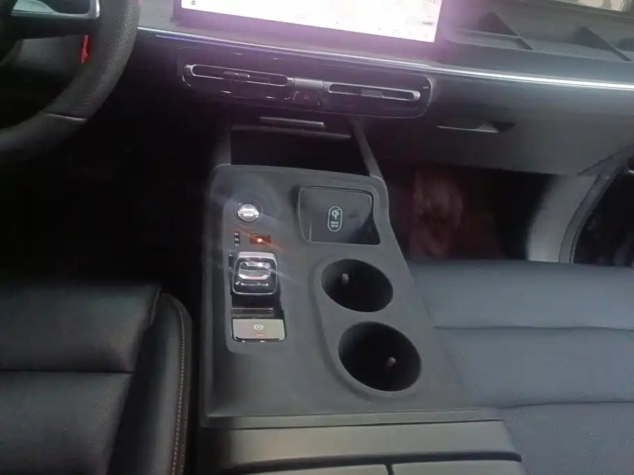 GAC Motor Trumpchi E8 PHEV — миниатюра 16