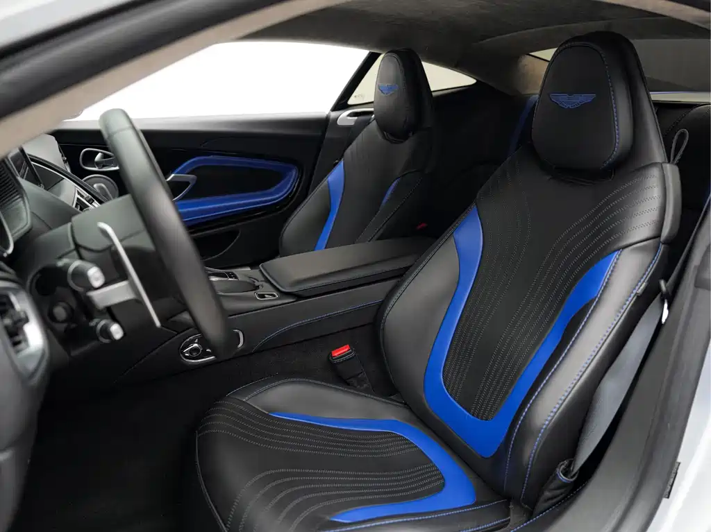 Aston Martin DB11 — миниатюра 10