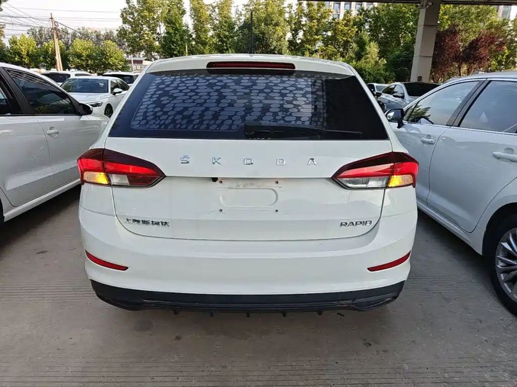 Skoda Rapid Spaceback — миниатюра 6