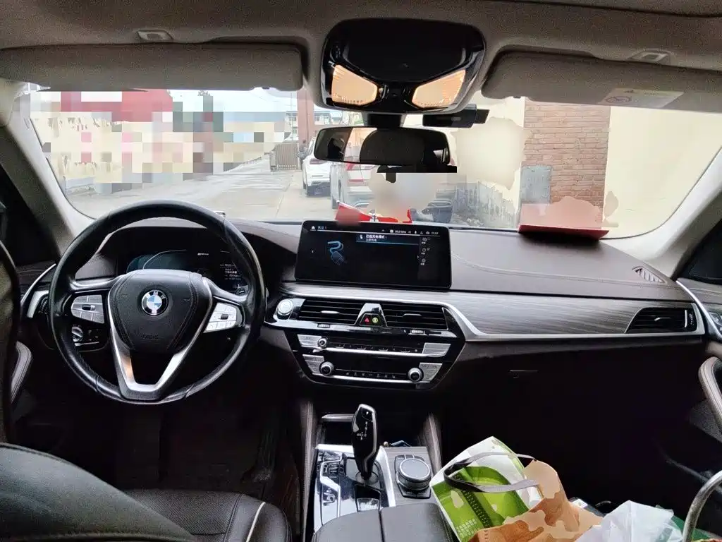 BMW 5 Series New Energy — миниатюра 10