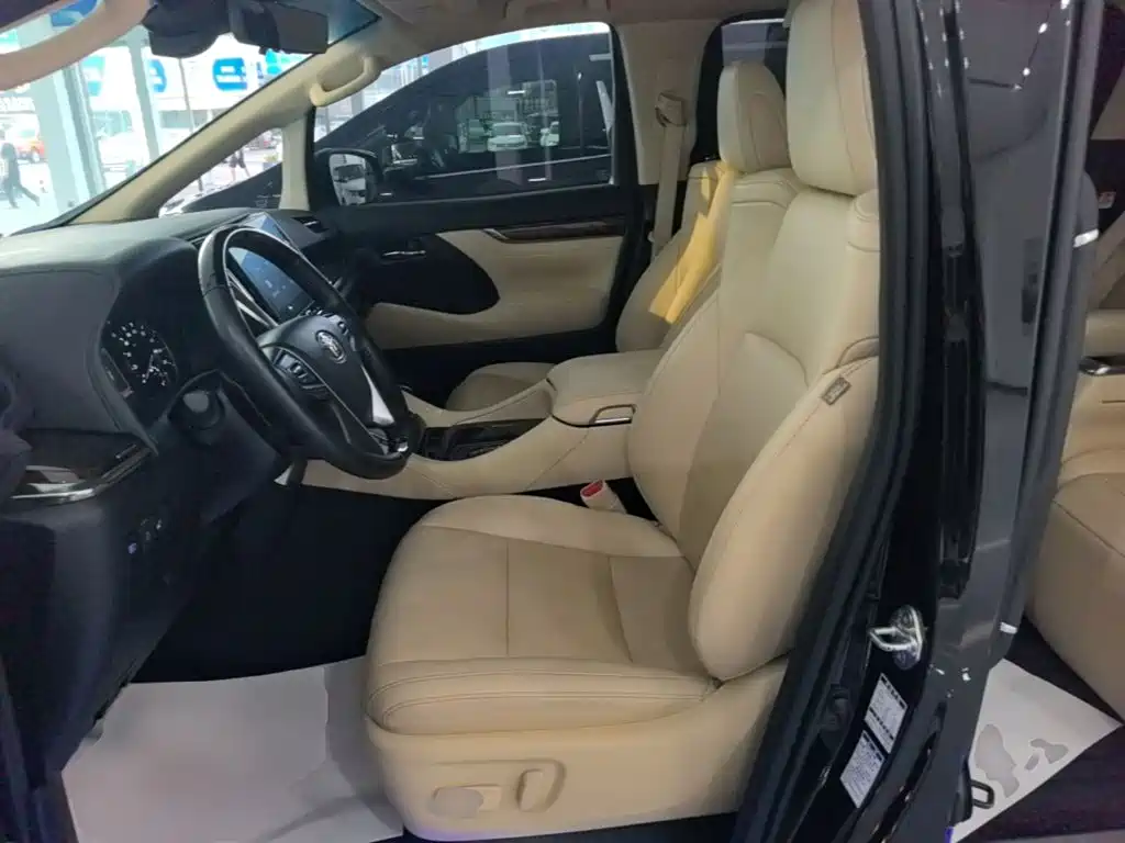 Toyota Alphard — миниатюра 15