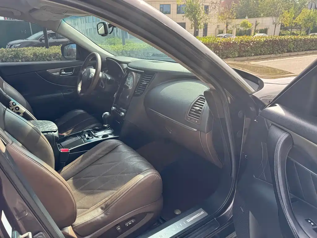 Infiniti FX — миниатюра 10