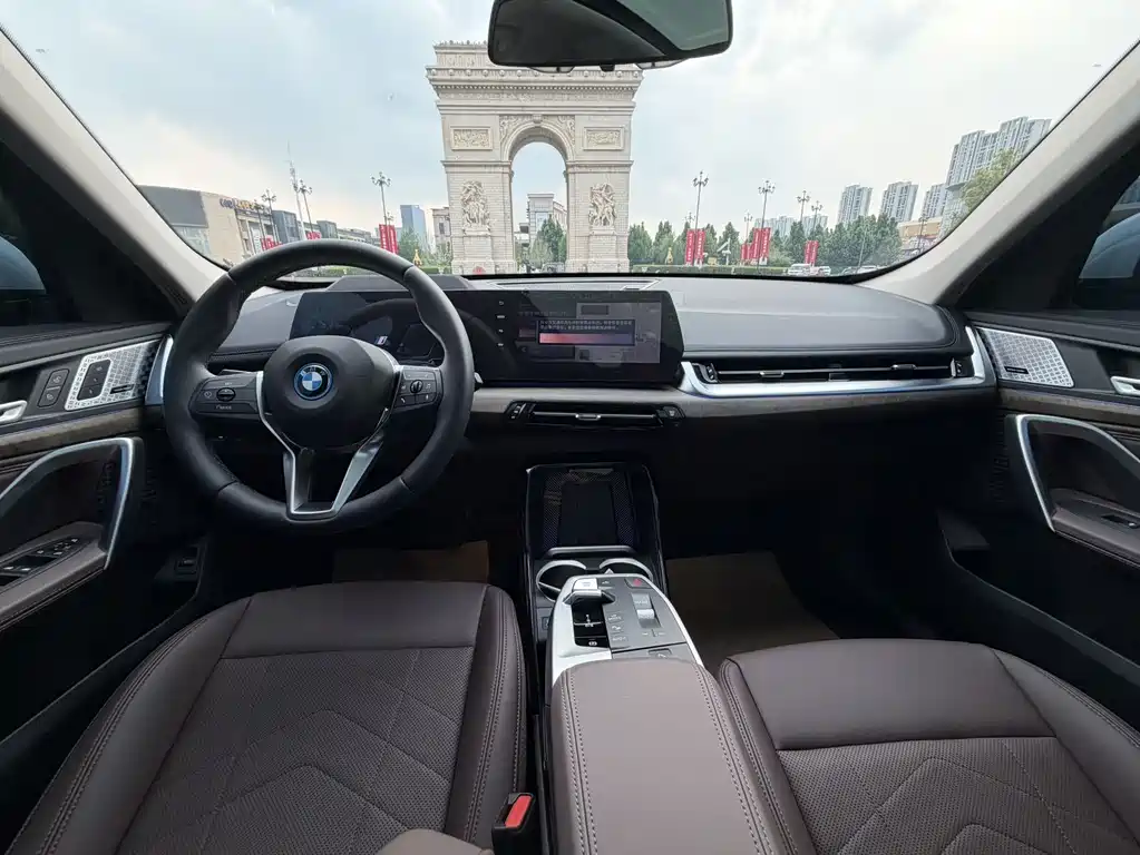 BMW iX1 2025 xDrive30L X