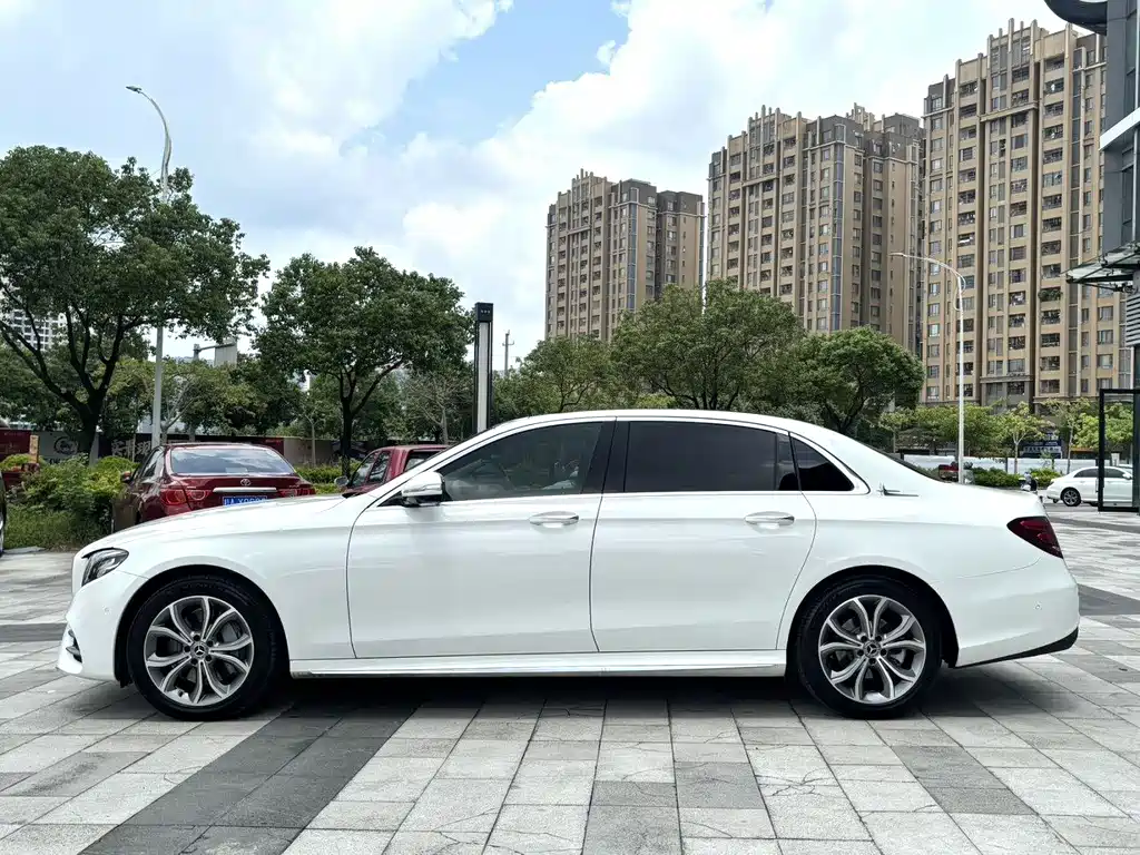 Mercedes-Benz E-Class — миниатюра 3