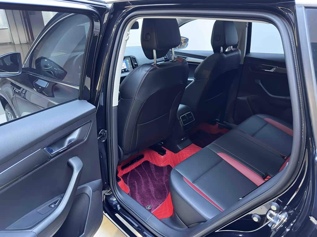 Skoda Karoq 1.4 л 2024 г. Чёрный, пробег 25000 км
