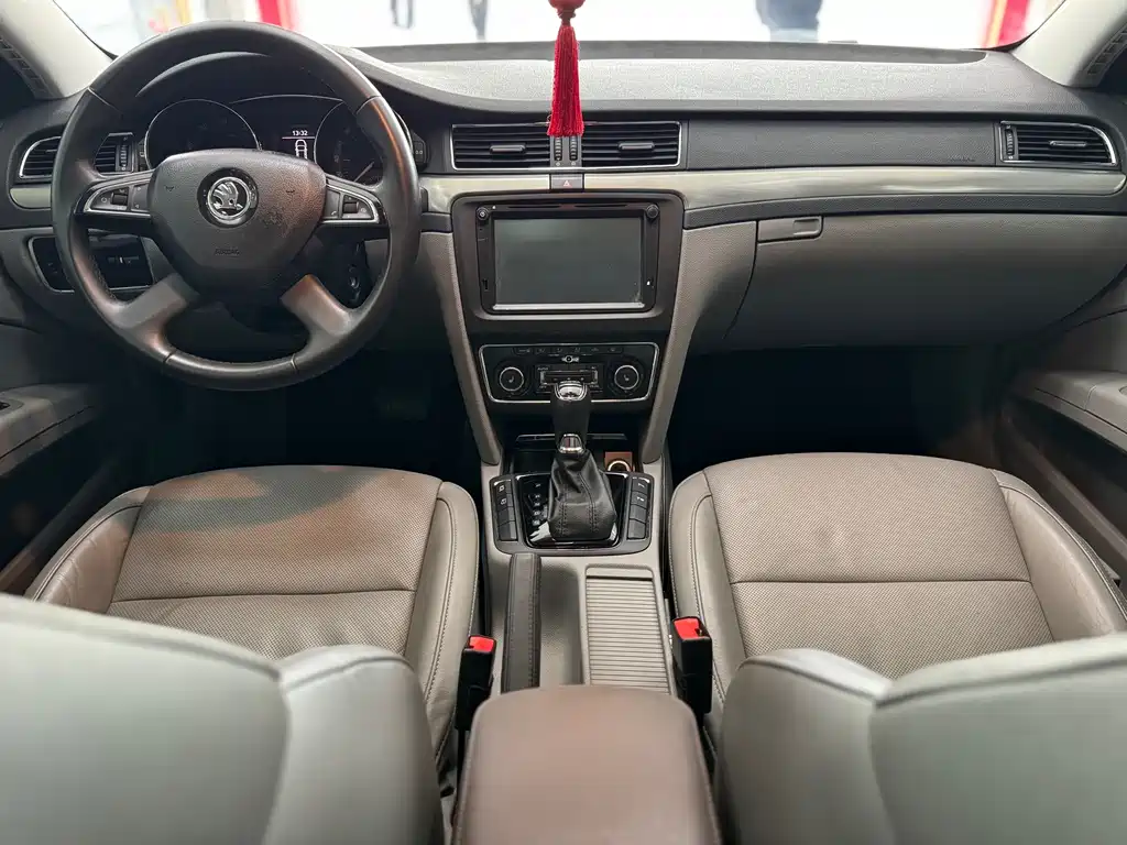 Skoda Superb 2016 TSI380 DSG
