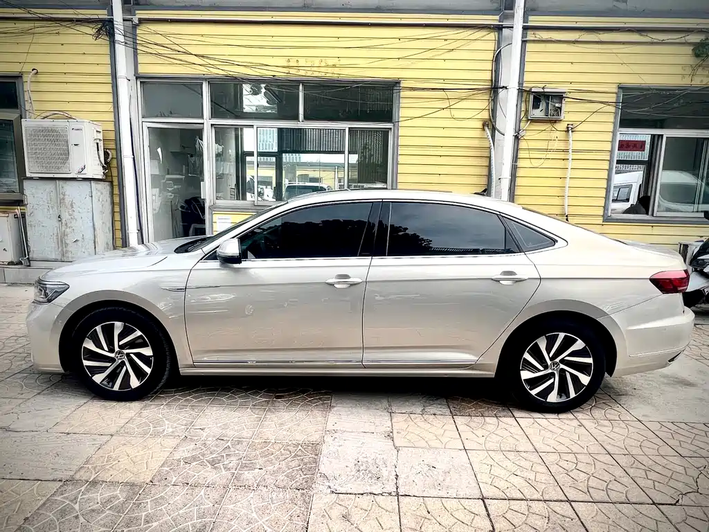 Volkswagen Passat PHEV 430PHEV Hybrid Luxury Edition, фото 8