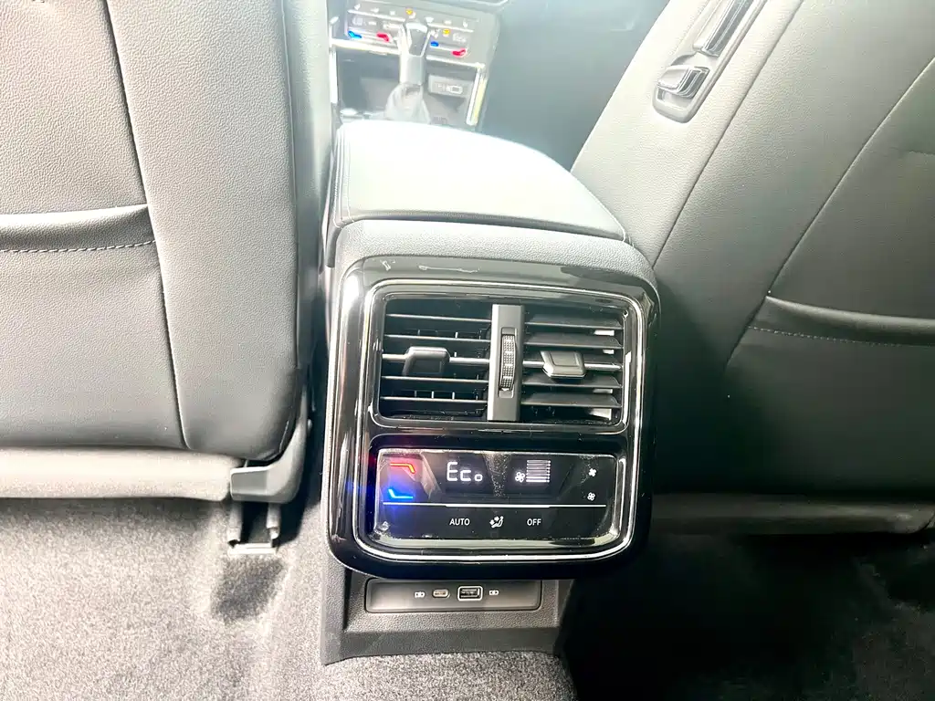 Volkswagen Passat PHEV 430PHEV Hybrid Luxury Edition, фото 14