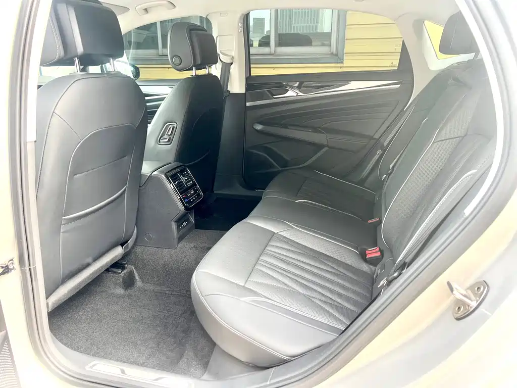Volkswagen Passat PHEV 430PHEV Hybrid Luxury Edition, фото 13