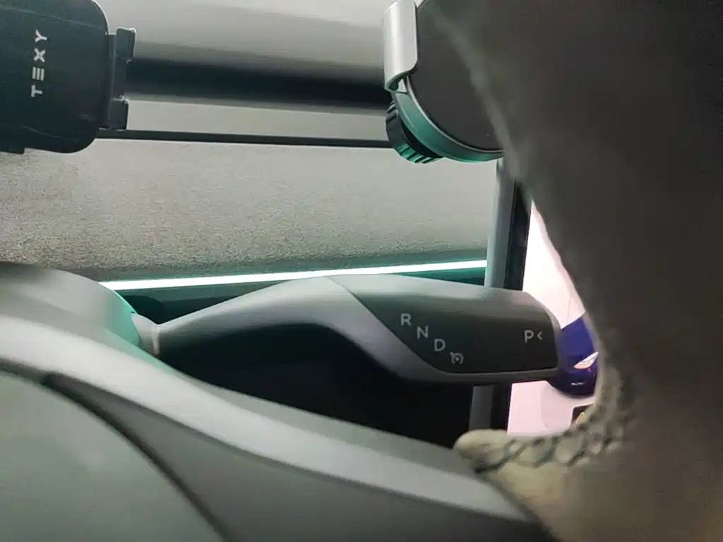 Tesla Model Y — миниатюра 14