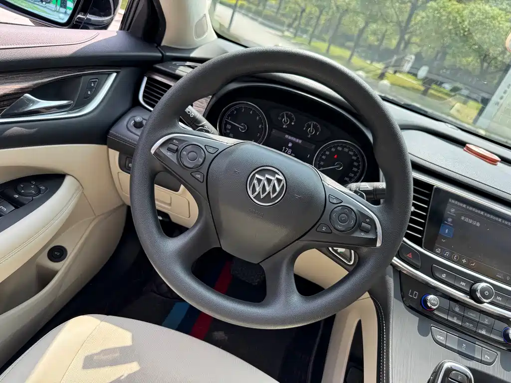 Buick LaCrosse — миниатюра 12