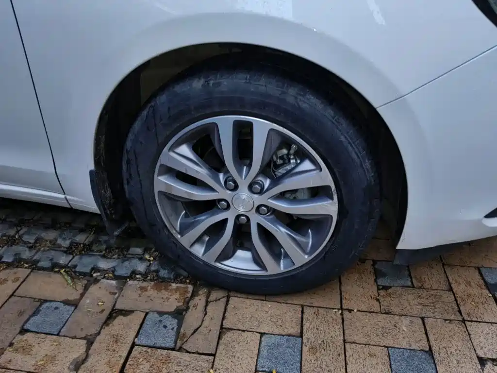 Buick Excelle — миниатюра 25