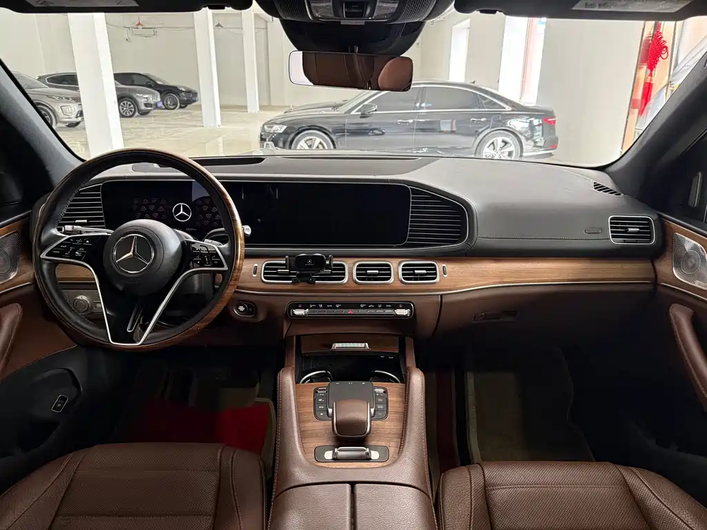 Mercedes-Benz GLS — миниатюра 9