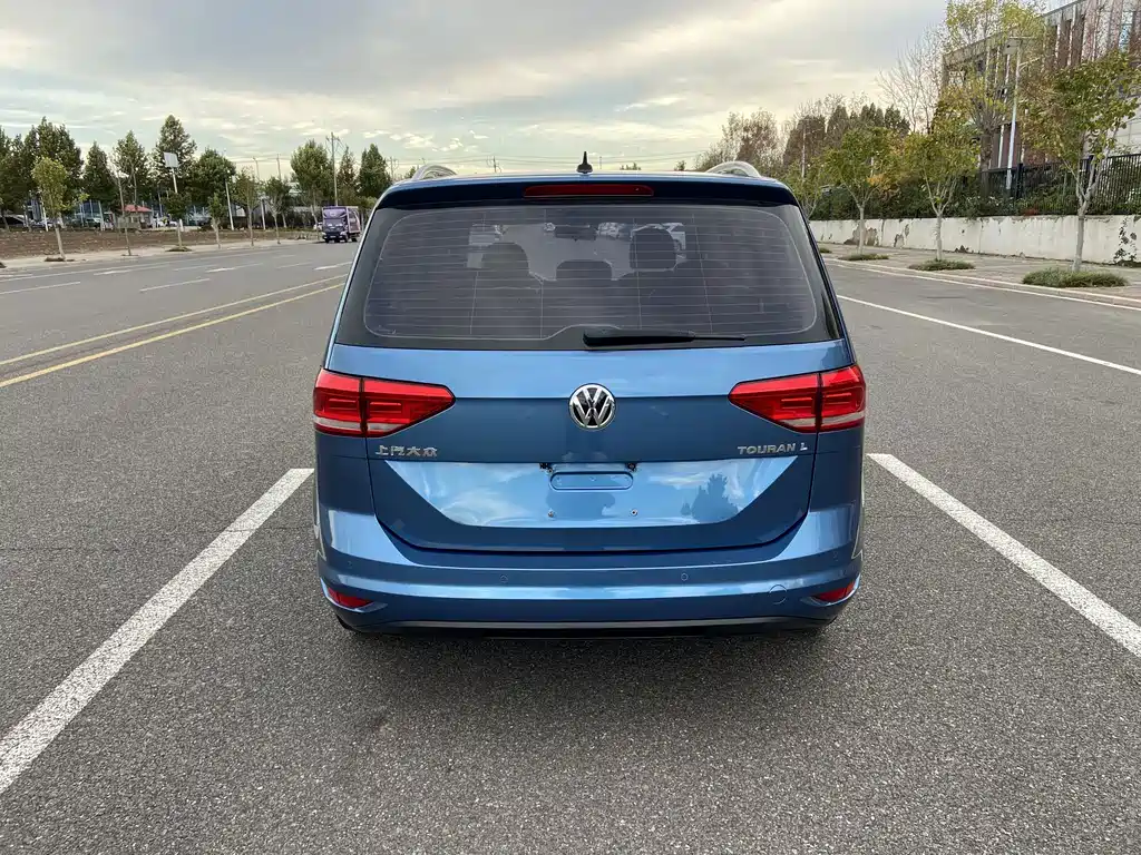 Volkswagen Touran — миниатюра 4