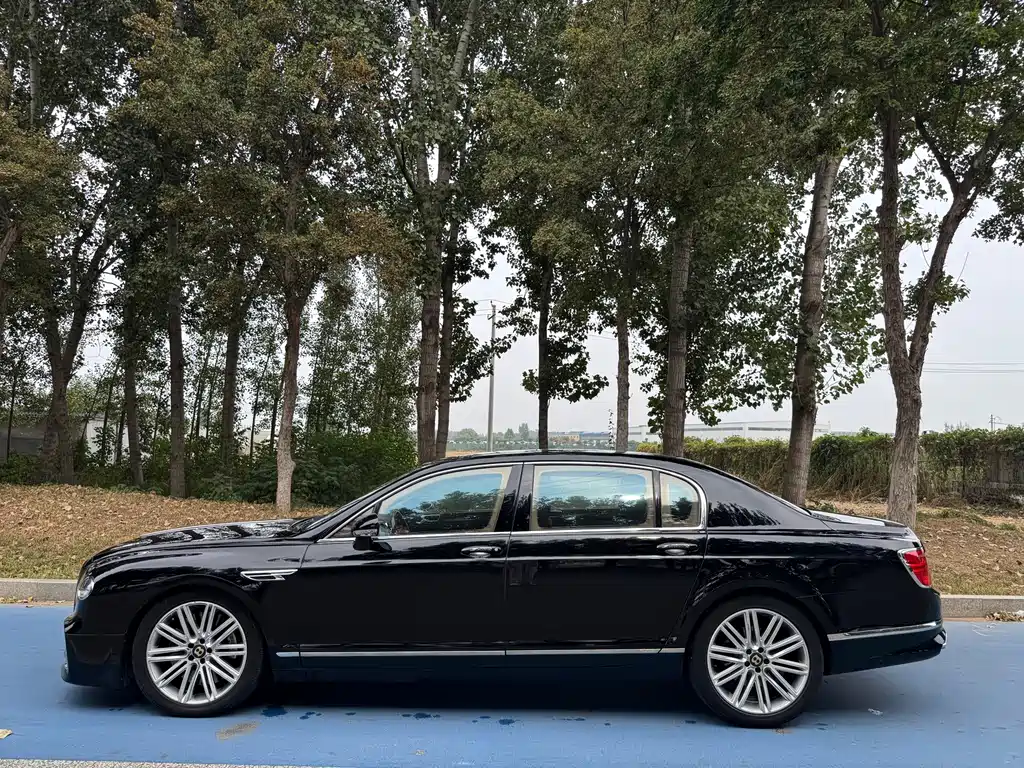 Bentley Flying Spur — миниатюра 8